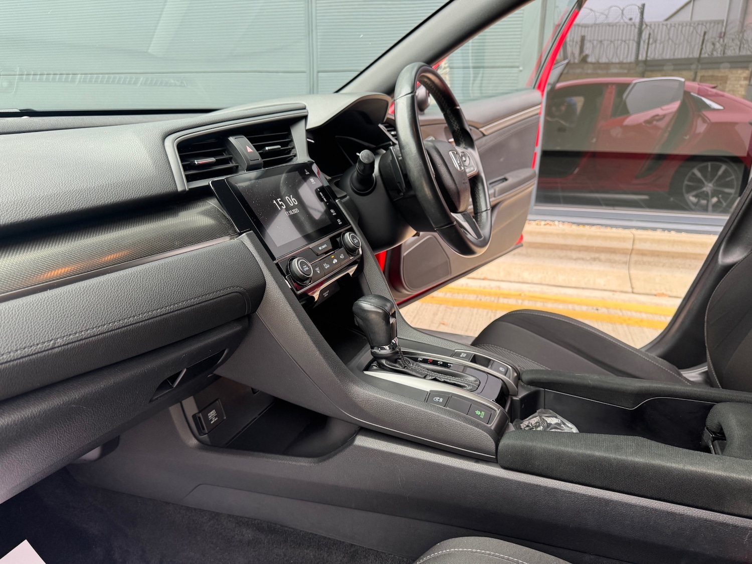 Used Honda Civic 2017 for sale - 76306083: Photo 5