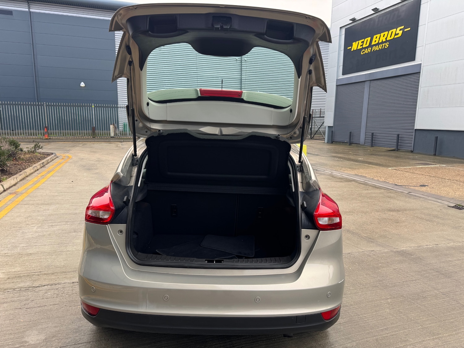 Used Ford Focus 2015 for sale - 77240460: Photo 32