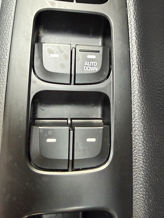 Used Hyundai i10 2018 for sale - 77151728: Photo 15