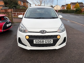 Used Hyundai i10 2018 for sale - 77151728: Photo