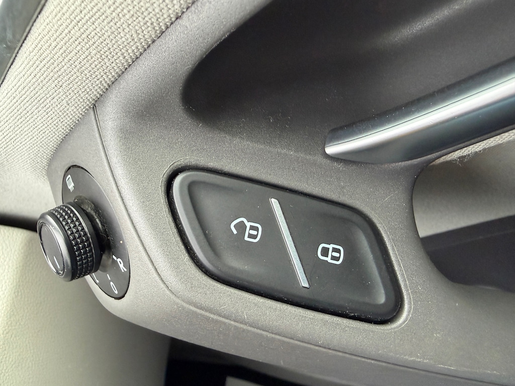 Used Volkswagen Polo 2015 for sale - 76609776: Photo 22