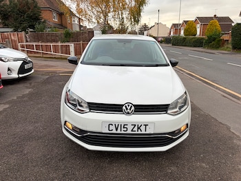 Used Volkswagen Polo 2015 for sale - 76609776: Photo