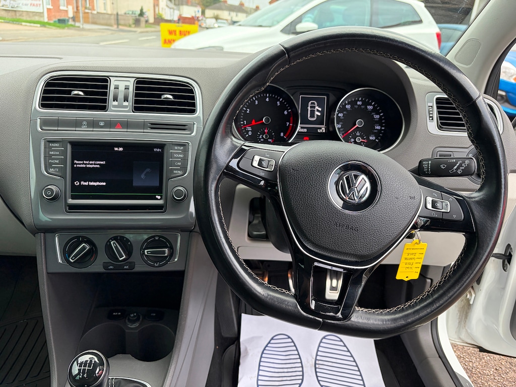 Used Volkswagen Polo 2015 for sale - 76609776: Photo 9
