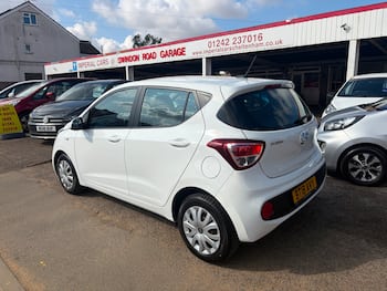 Used Hyundai i10 2018 for sale - 79504640: Photo