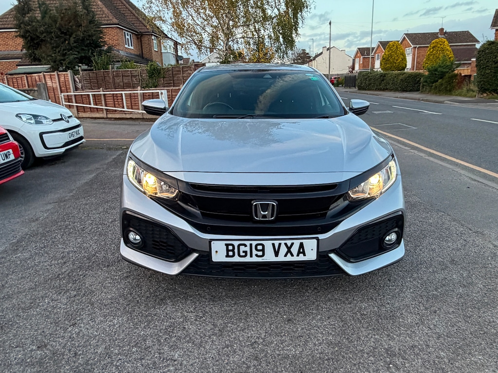 Used Honda Civic 2019 for sale - 76609800: Photo 2