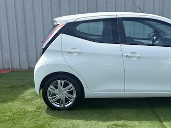 Used Toyota AYGO 2015 for sale - 79076399: Photo