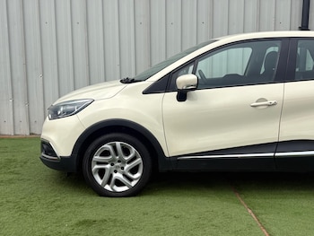 Used Renault Captur 2015 for sale - 79182355: Photo