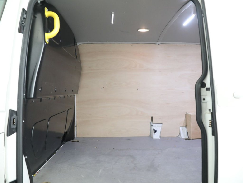 Used Volkswagen Transporter 2019 for sale - 77739630: Photo 40