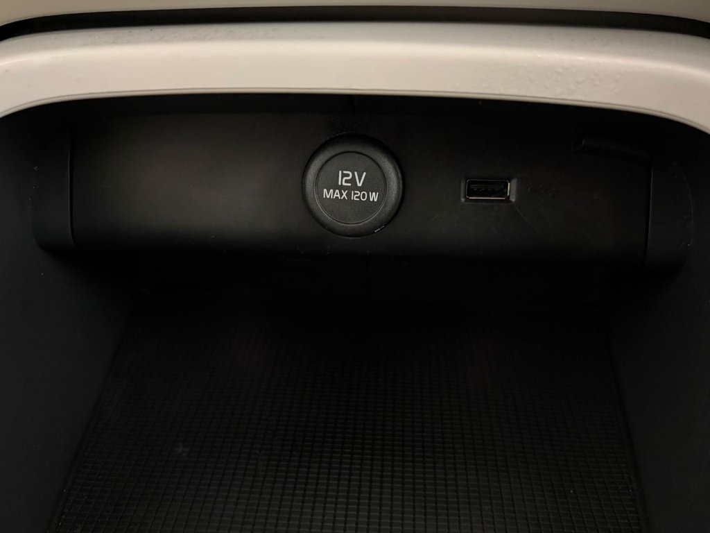 Used Volvo XC40 2021 for sale - 77978937: Photo 40