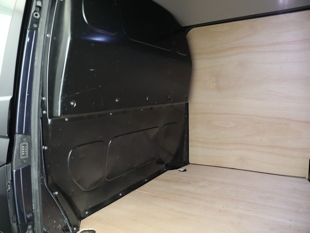 Used Volkswagen Transporter 2022 for sale - 77680523: Photo 40