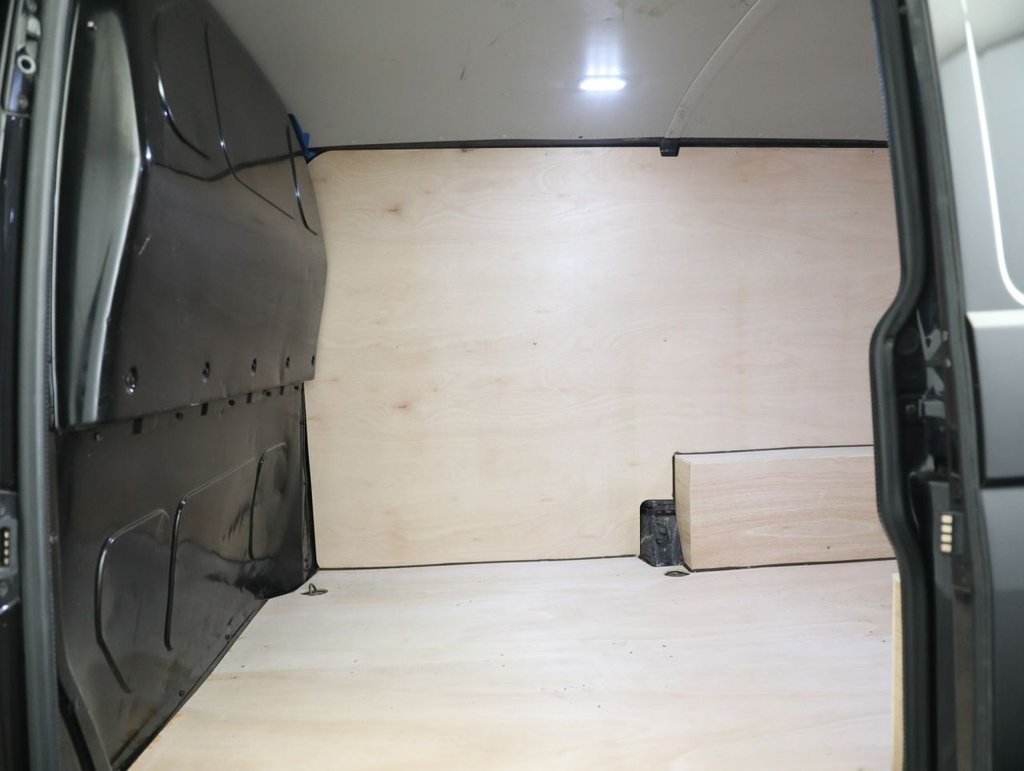 Used Volkswagen Transporter 2023 for sale - 77680575: Photo 37