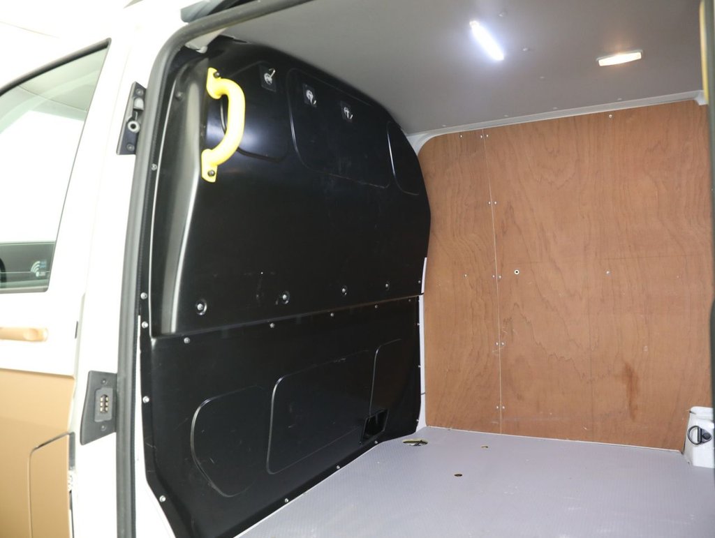 Used Volkswagen Transporter 2019 for sale - 77558057: Photo 38