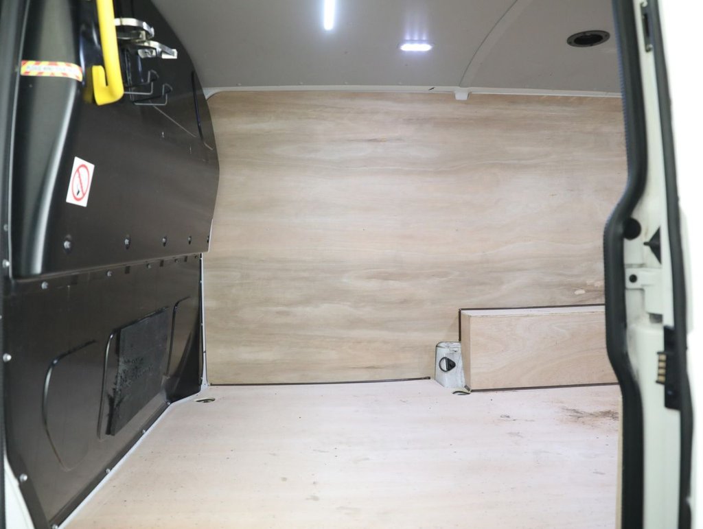 Used Volkswagen Transporter 2021 for sale - 77673701: Photo 37