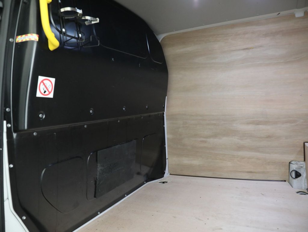 Used Volkswagen Transporter 2021 for sale - 77673701: Photo 38