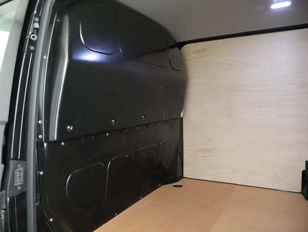 Used Volkswagen Transporter 2022 for sale - 78021986: Photo 35