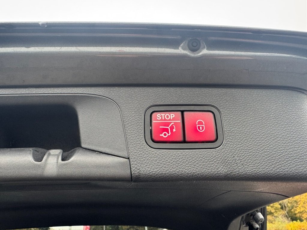 Used Mercedes-Benz GLC 2017 for sale - 77250027: Photo 17