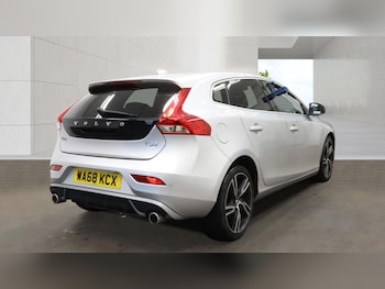 Used Volvo V40 2018 for sale - 79370276: Photo
