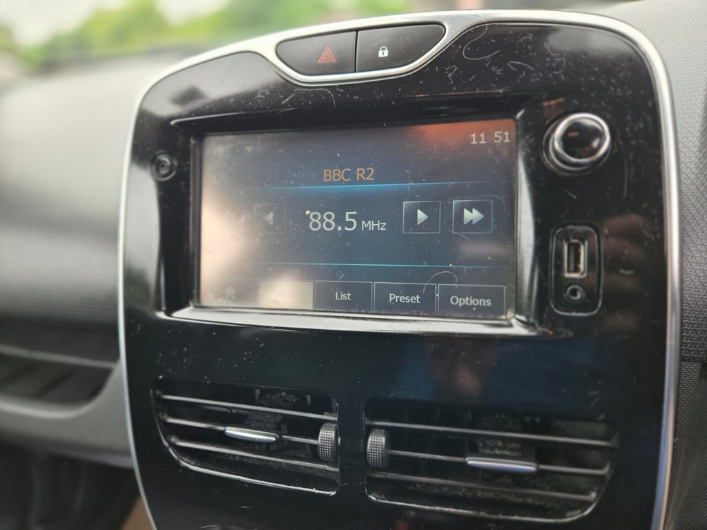 Used Renault Clio 2015 for sale - 77936464: Photo 15