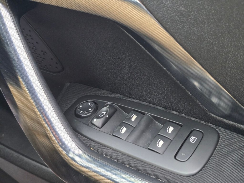 Used Peugeot 2008 2014 for sale - 75998115: Photo 25