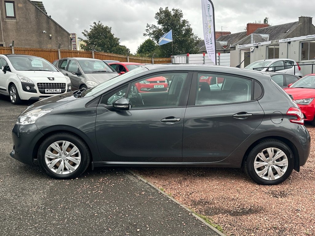 Used Peugeot 208 2014 for sale - 77890791: Photo 4