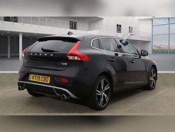 Used Volvo V40 2019 for sale - 76848059: Photo