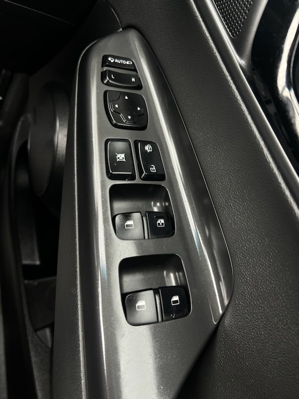 Used Hyundai KONA 2018 for sale - 74904082: Photo 14