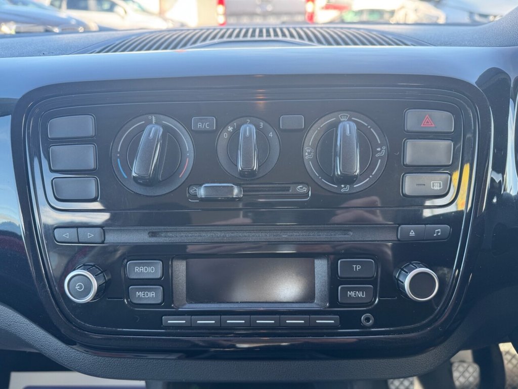 Used Volkswagen up! 2013 for sale - 76245117: Photo 11