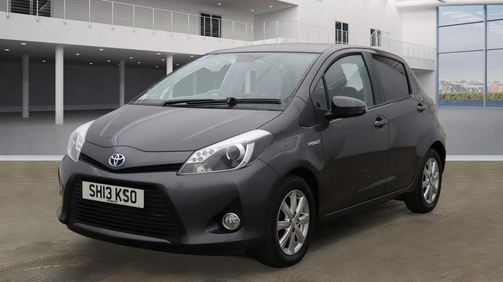 Used Toyota Yaris 2013 for sale - 76469977: Photo 2