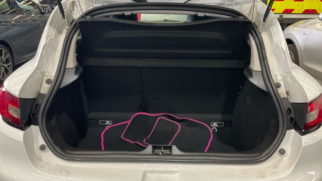 Used Renault Clio 2015 for sale - 77666982: Photo 11