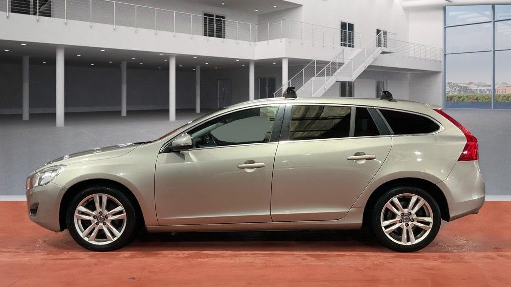 Used Volvo V60 2013 for sale - 77967075: Photo 12