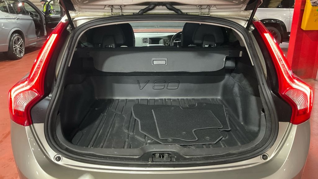 Used Volvo V60 2013 for sale - 77967075: Photo 13