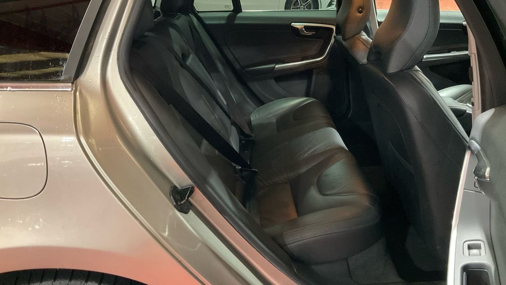 Used Volvo V60 2013 for sale - 77967075: Photo 14