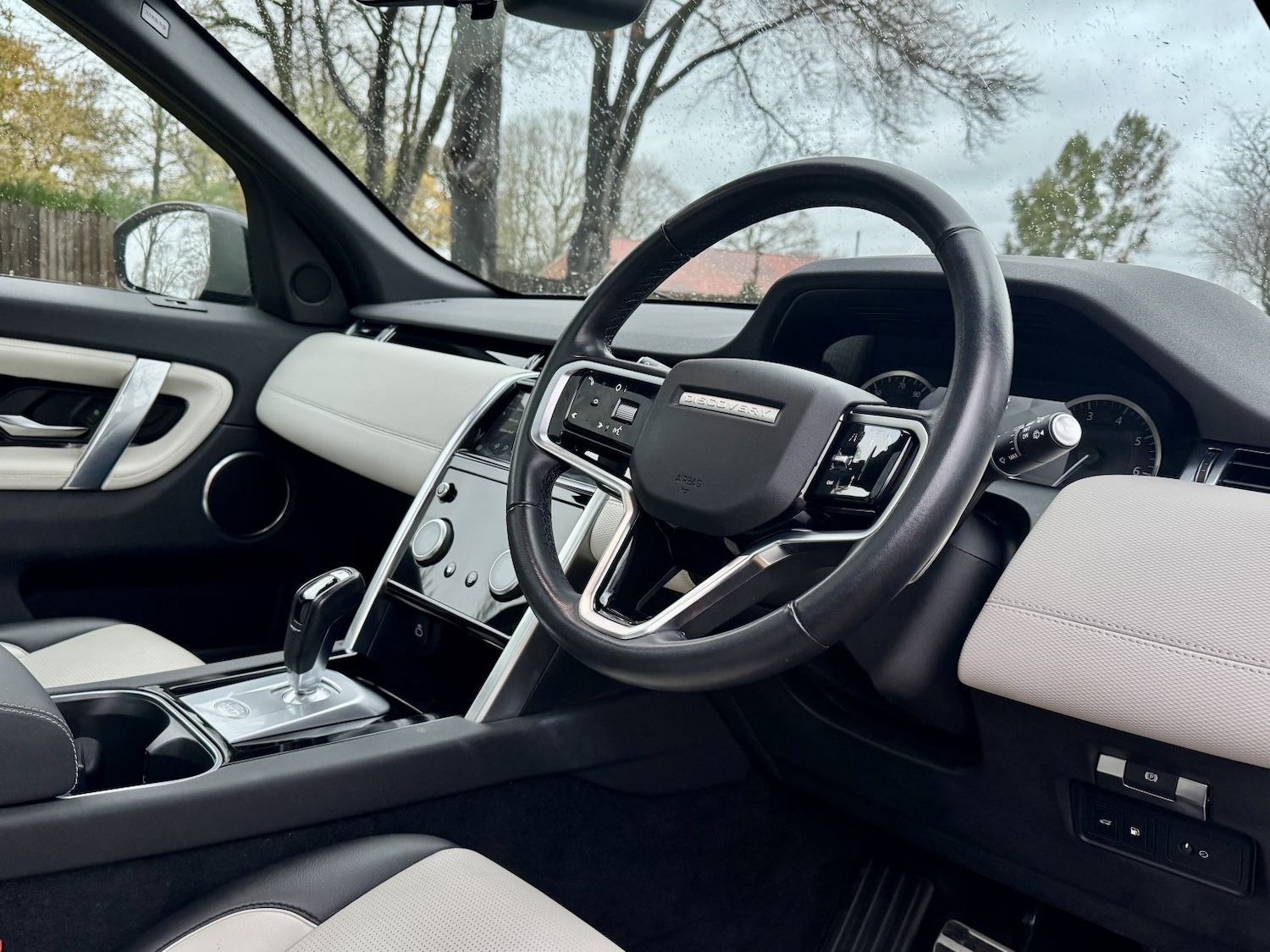 Used Land Rover Discovery Sport 2022 for sale - 76784978: Photo 3