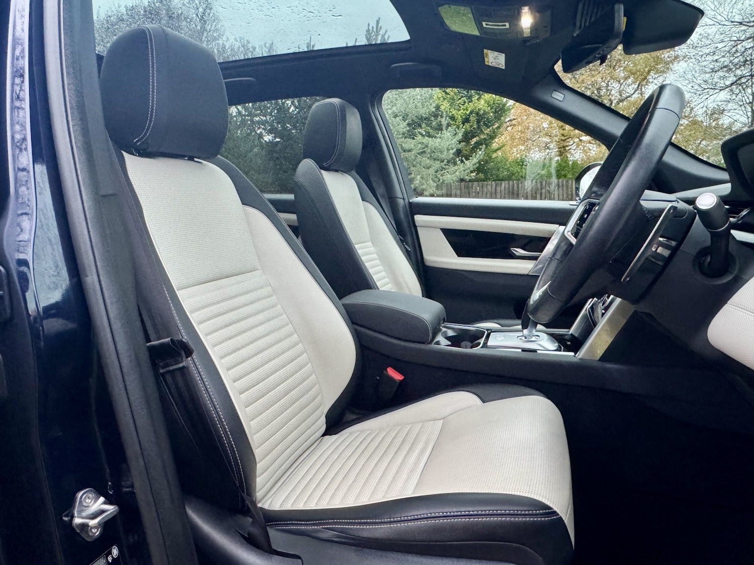 Used Land Rover Discovery Sport 2022 for sale - 76784978: Photo 4