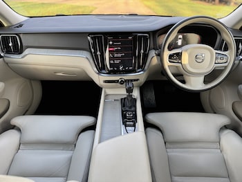 Used Volvo V60 2019 for sale - 76848727: Photo