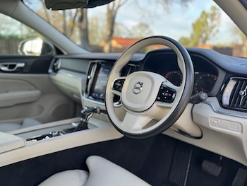 Used Volvo V60 2019 for sale - 76848727: Photo