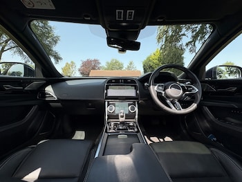 Used Jaguar XE 2019 for sale - 78703438: Photo