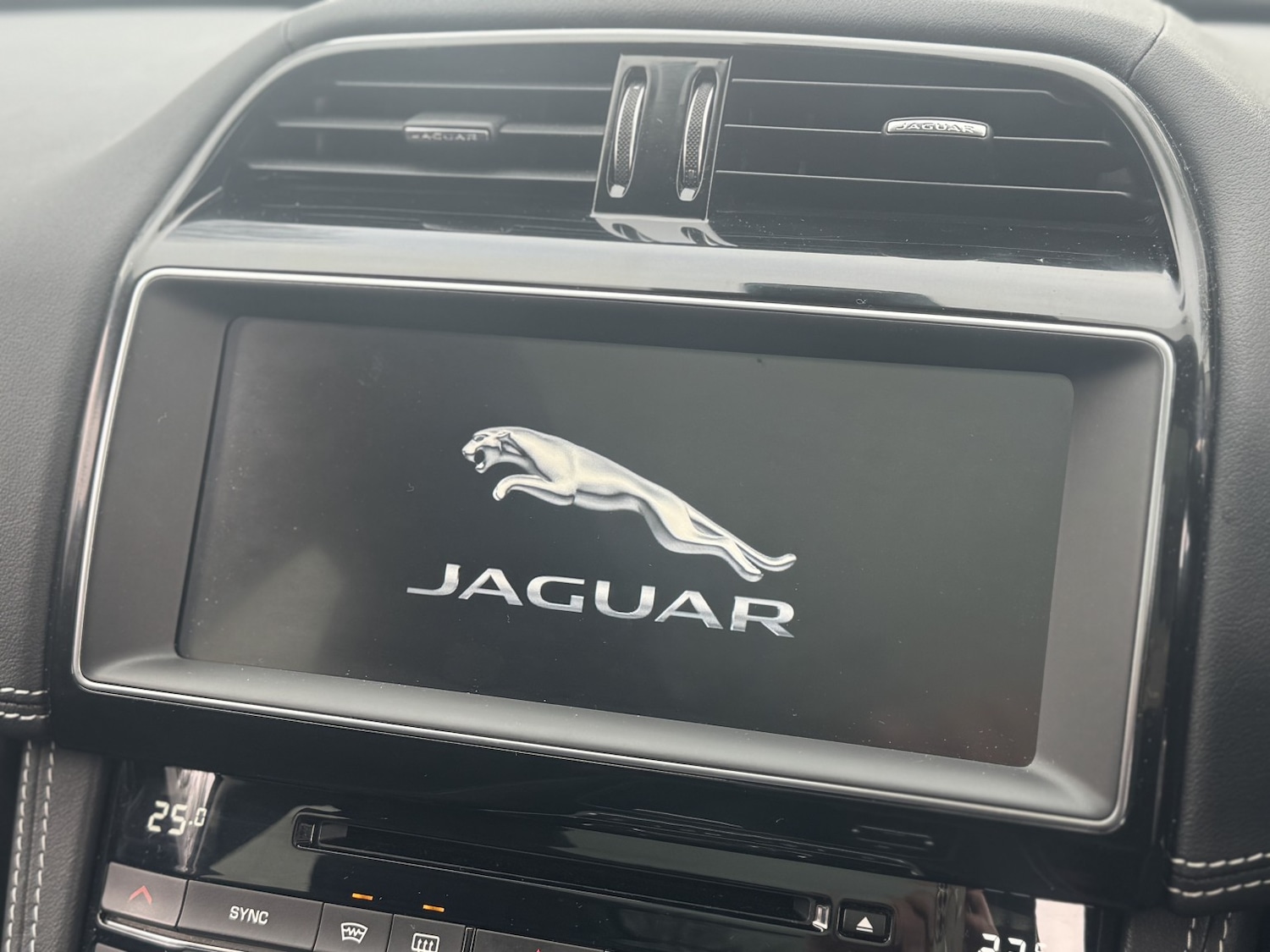 Used Jaguar F-Pace 2020 for sale - 77807198: Photo 30