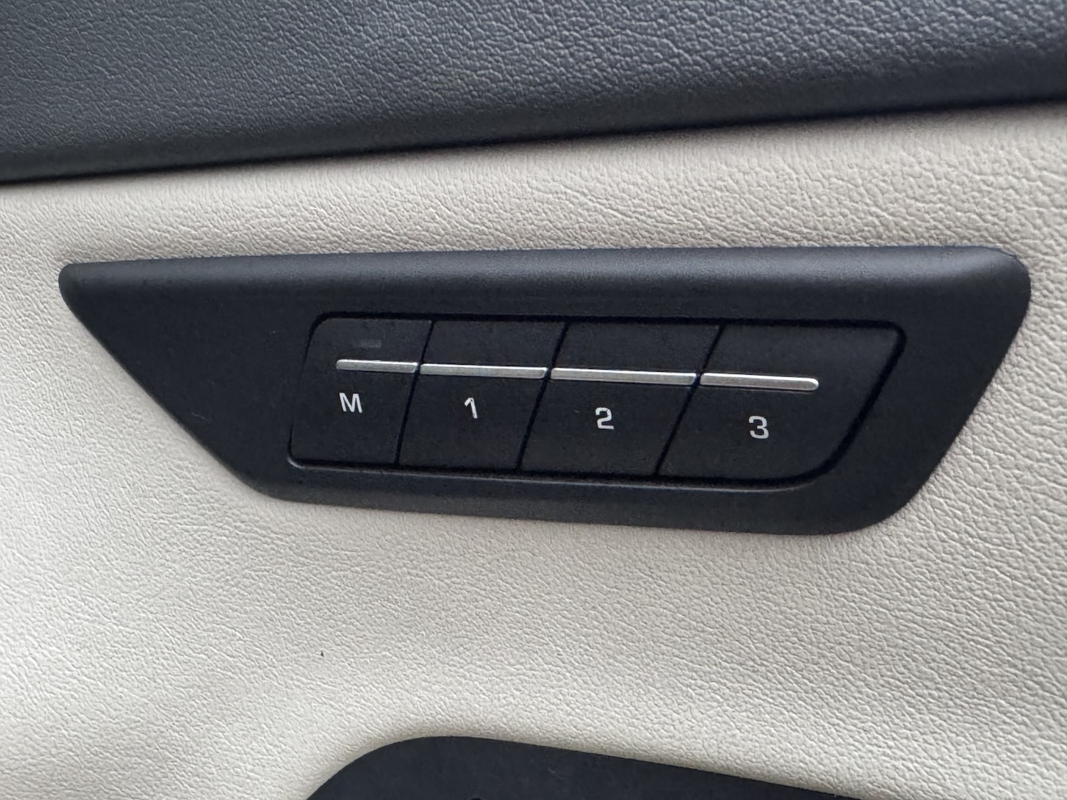 Used Jaguar E-Pace 2020 for sale - 77140738: Photo 14