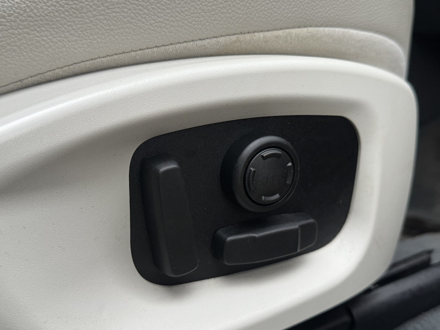 Used Jaguar E-Pace 2020 for sale - 77140738: Photo 32