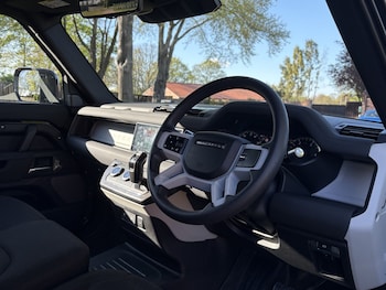 Used Land Rover Defender 90 2021 for sale - 78340002: Photo