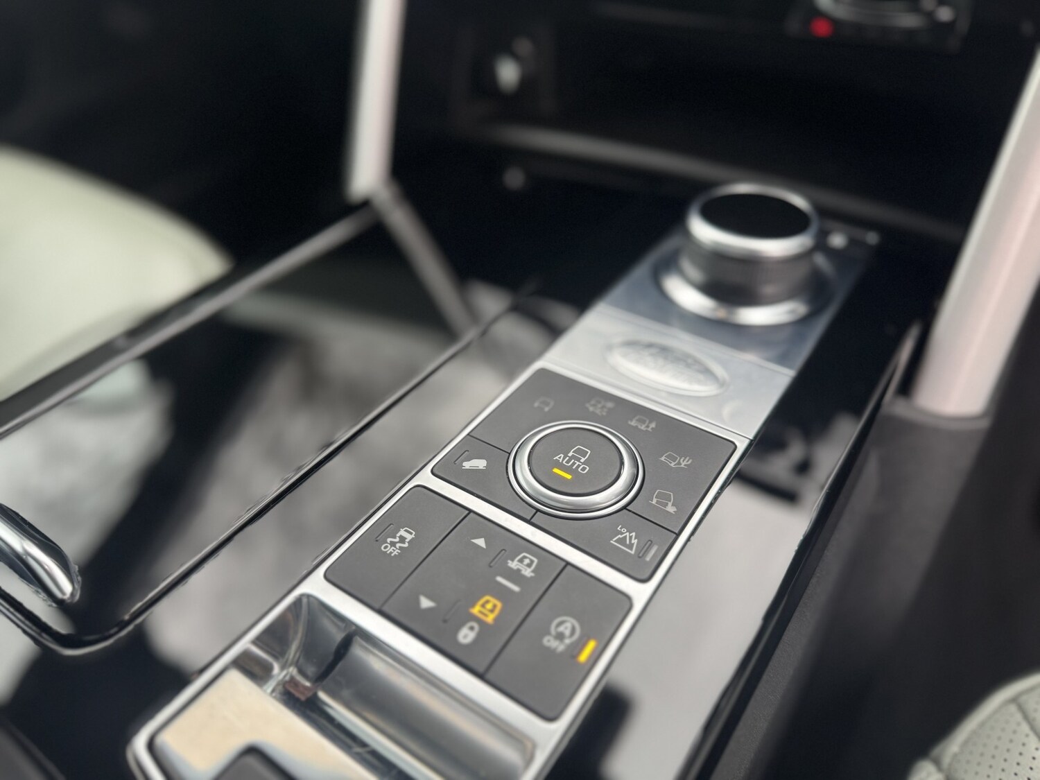 Used Land Rover Discovery 2018 for sale - 76863935: Photo 24