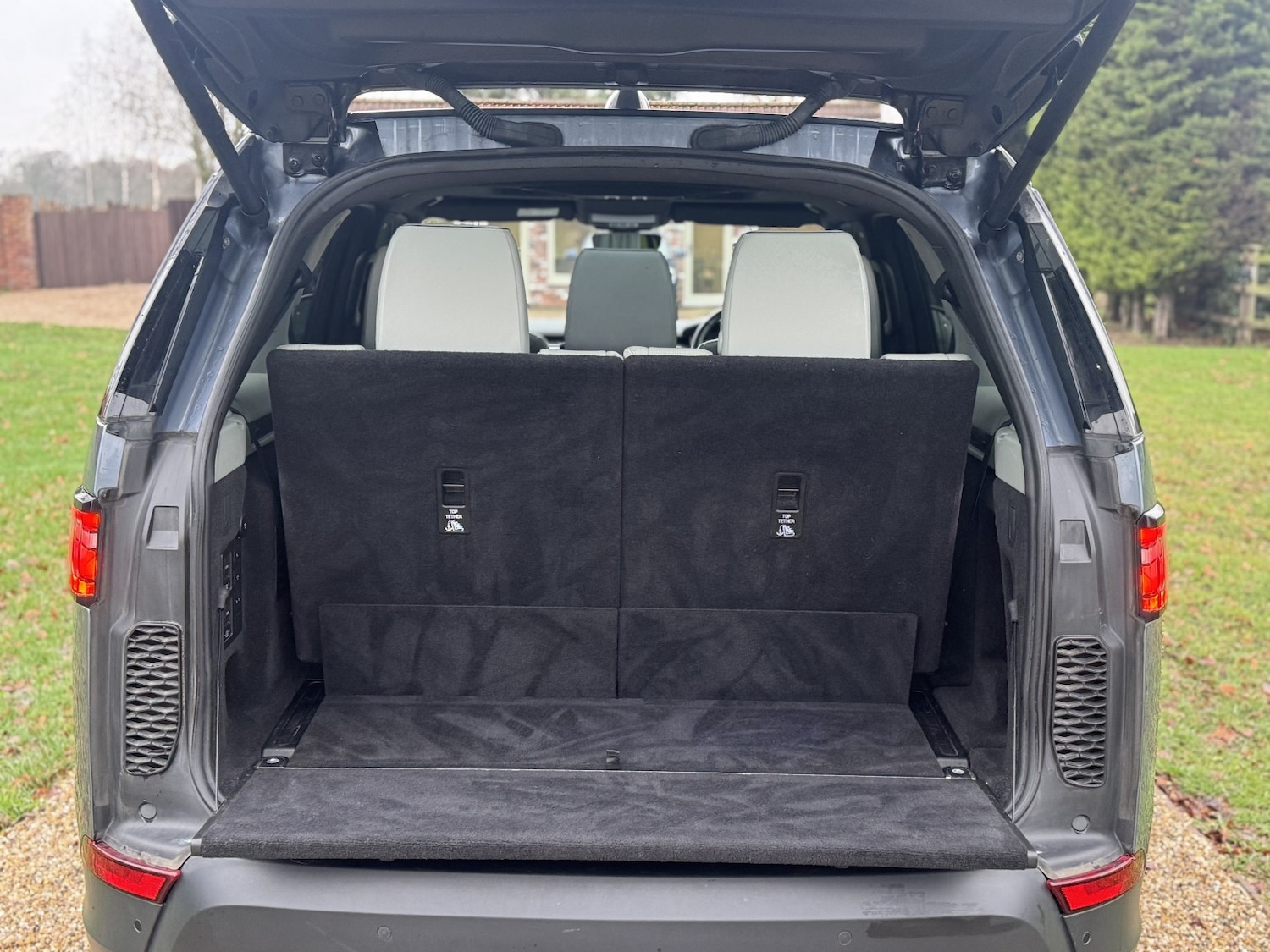 Used Land Rover Discovery 2018 for sale - 76863935: Photo 38