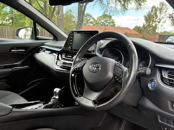 Used Toyota C-HR 2021 for sale - 78571344: Photo