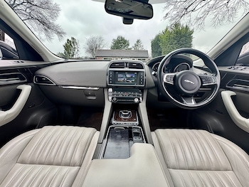 Used Jaguar F-Pace 2018 for sale - 77363607: Photo