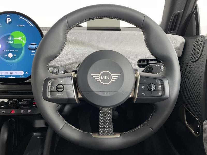 Used MINI Cooper 2024 for sale - 76981975: Photo 5