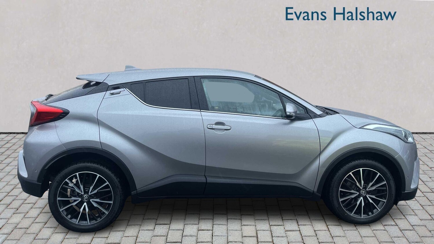 Used Toyota C-HR for sale - 77860434: Photo 2