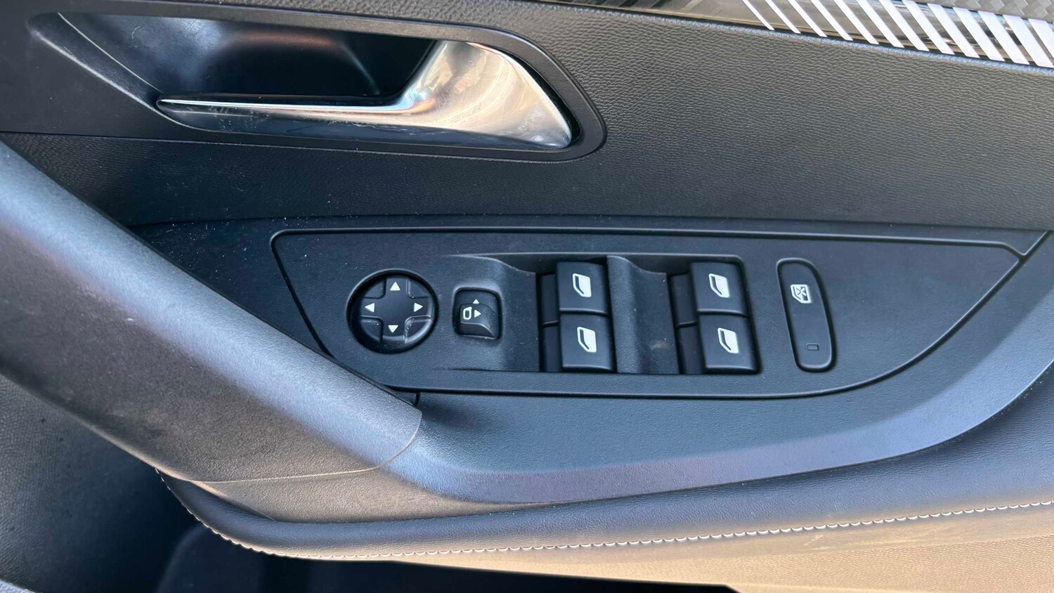 Used Peugeot 2008 for sale - 77860511: Photo 17