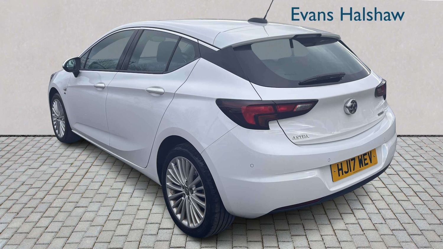 Used Vauxhall Astra for sale - 77861939: Photo 2