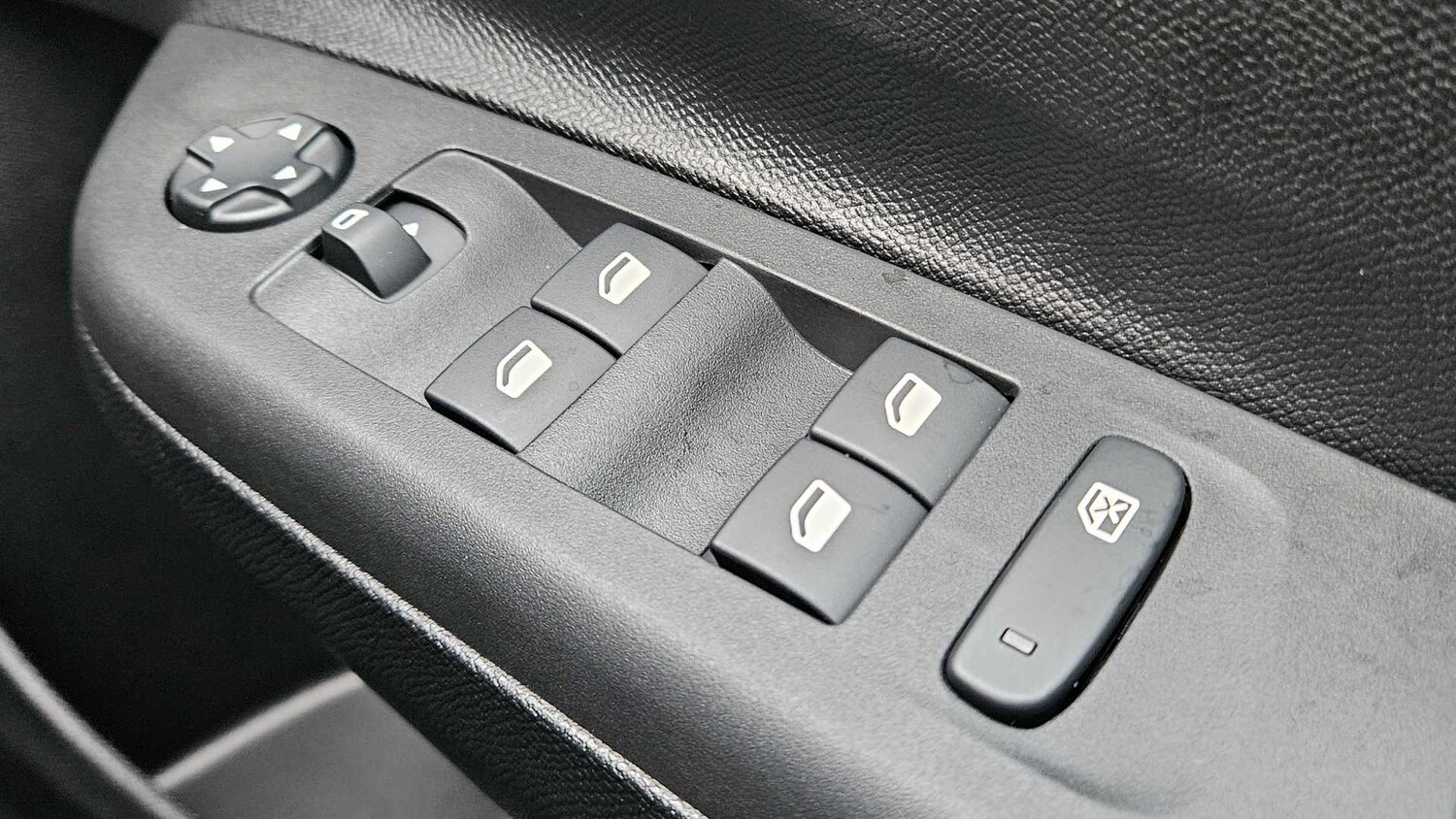 Used Vauxhall Corsa for sale - 77860605: Photo 32